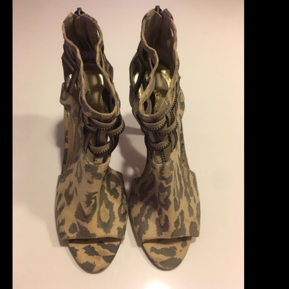 Be & D leopard zipper booties